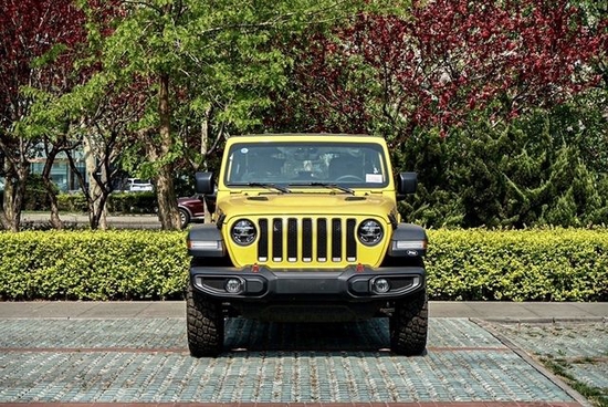 21款吉普牧马人2.0T 48万送质保手续随车