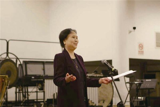 (李秀兰教授在由“中乐”主办的“美国尖峰艺术节(中国赛区)选拔赛”上致词)