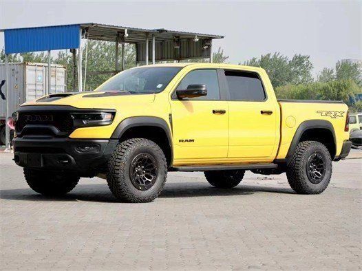 2023款道奇霸王龙6.2T仅需80余万提小黄