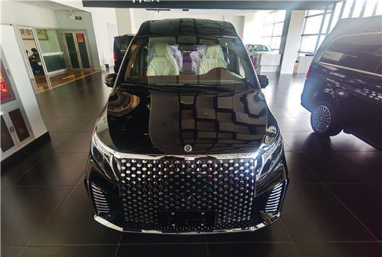 进口奔驰商务车V250高顶七座现车实拍