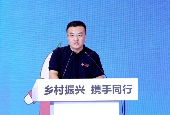 人民网天津频道舆情监测中心主任康学孔代表网络媒体编辑记者发言