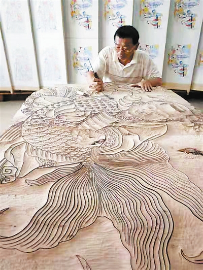 图①霍庆有在继承基础上创作大型杨柳青年画木版