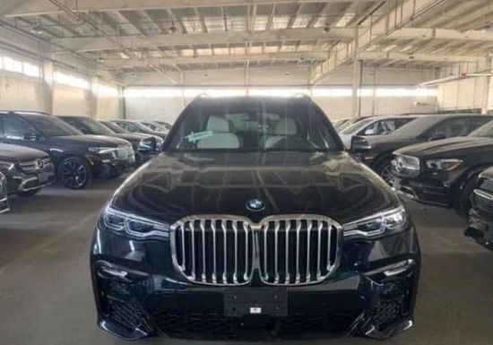 21款加版宝马X7现车顶配天津港落地多少