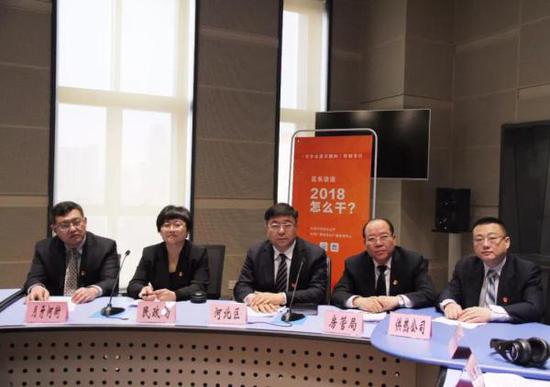 区政府相关部门负责人受区长委托走进直播间进行答复反馈
