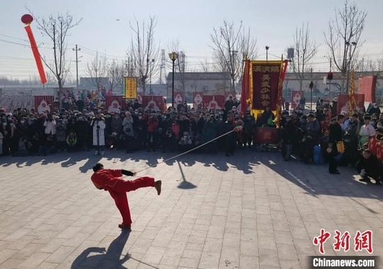 图为“汉沟英武少练会”的小演员正在表演。　王在御 摄