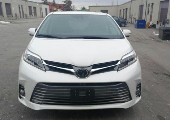 2018款丰田塞纳四驱加版家庭出行首选车