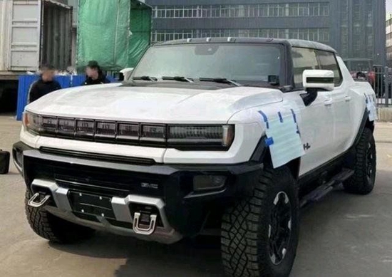 22款悍马电动皮卡首台惊现港口期待现车