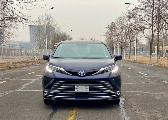 港口2022款丰田塞纳2.5现车底价38万起