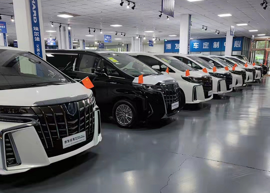 丰田埃尔法购车热线多台现车配置巨丰富