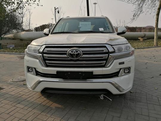 2018款中东版酷路泽5700顶配 任选配置