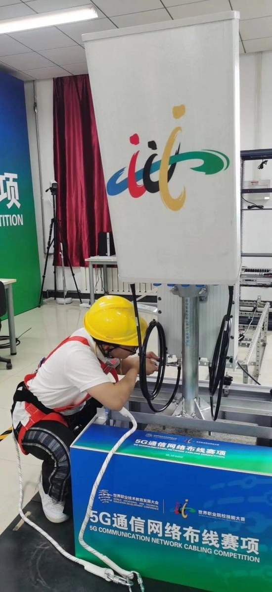 李鹏飞专注比赛