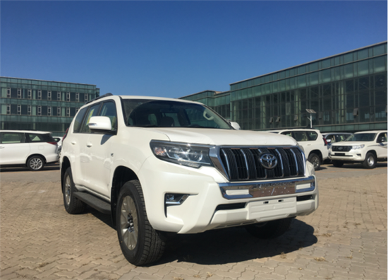 18款霸道4000 带大灯清洗 更多劲爆来袭