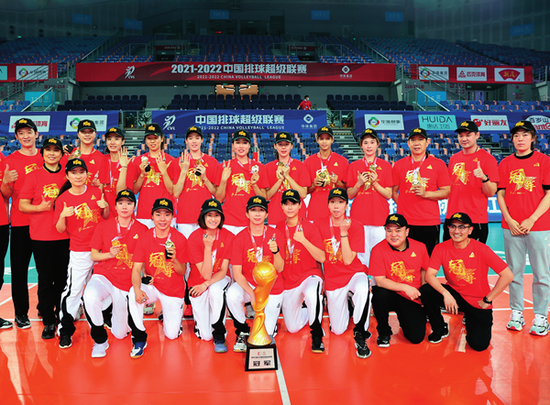 2022年1月，天津女排夺得2021~2022赛季中国女子排球超级联赛冠军 天津女排供图
