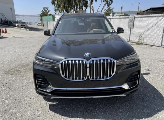 2022款宝马X7天津港现车起步价格80万起