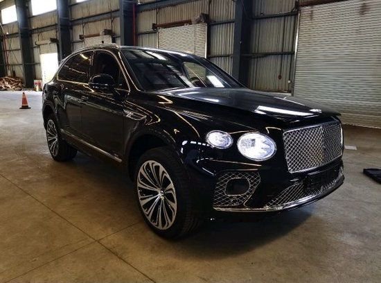 23款宾利添越3.0T混动230万起约惠假期