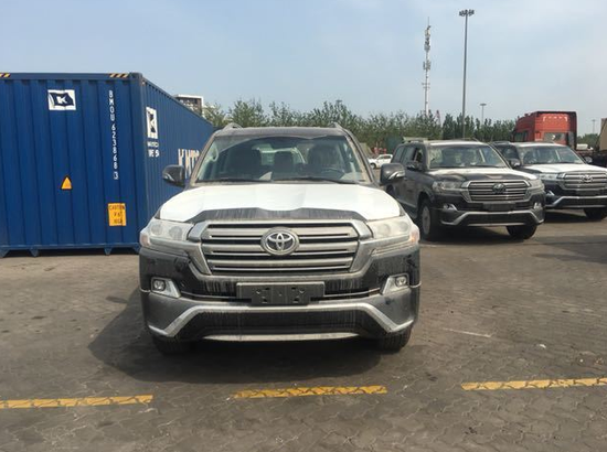 18款丰田酷路泽4000丐版黑内饰现车优惠