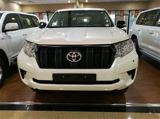 2018款丰田霸道4000丐版硬派越野车