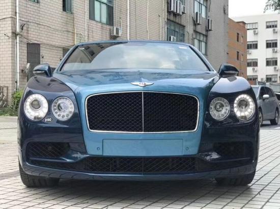 2019款宾利飞驰V8S港口实拍店内降促