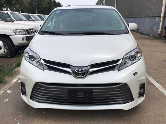 19款丰田塞纳商务车MPV首选安全舒服大气