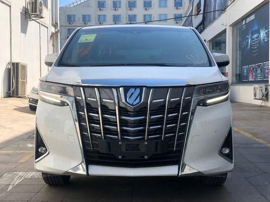 20款丰田埃尔法2.5混动配置价格3.5多钱