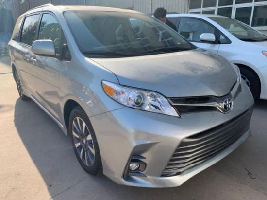 20款丰田塞纳四驱XLE豪华商务独挡一面