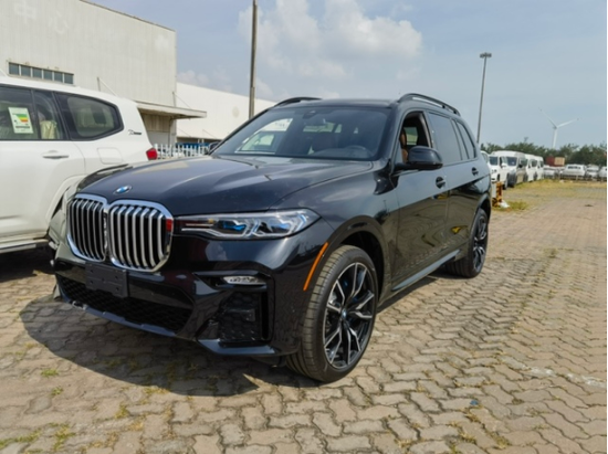 2022款宝马X7现车特惠季起售86万可入手