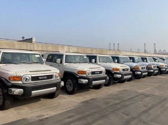 23款丰田FJ酷路泽现车本月降价58万可提