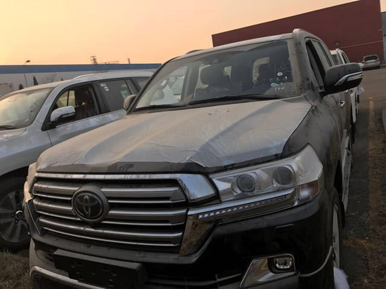 18款酷路泽5700中东版港口现车最新提车