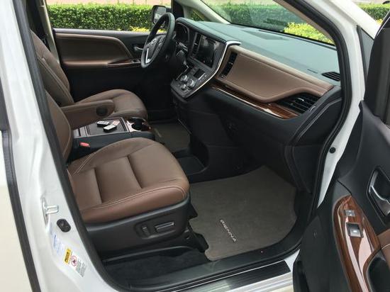 2018款丰田塞纳高端MPV家用旅行必备车型