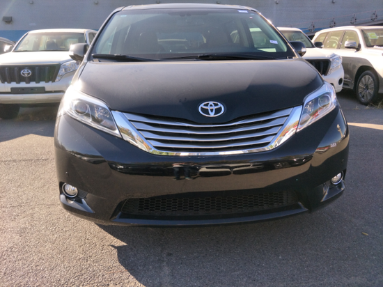 天津积压多辆本钱出售 丰田塞纳3.5加版