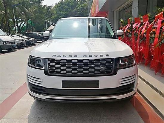 2018款路虎揽胜行政现车踏平险路