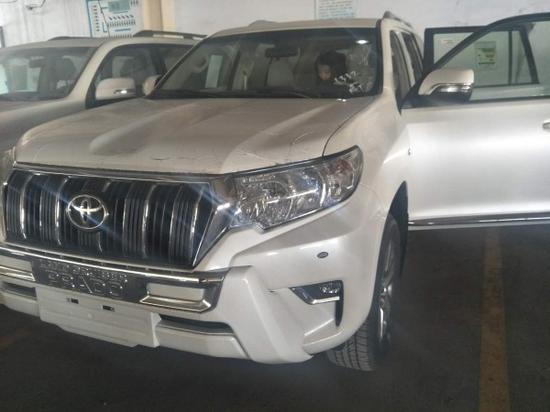 丰田霸道2700外观内饰 超低价引爆天津港