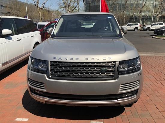 路虎揽胜跌价 行政版现车90多万开回家