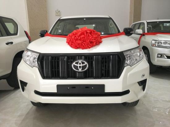 2018款中东版丰田霸道2700底价行情促销