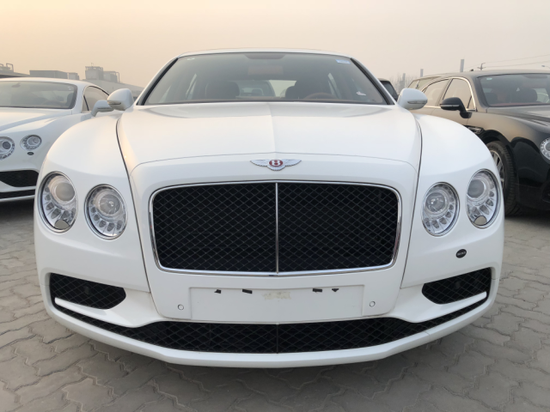 2018款宾利飞驰冰川白粽大批量现车分享