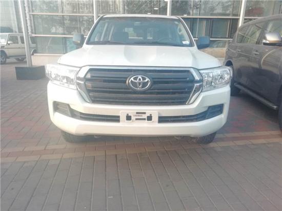 2017款中东丐版丰田酷路泽4000优惠7万