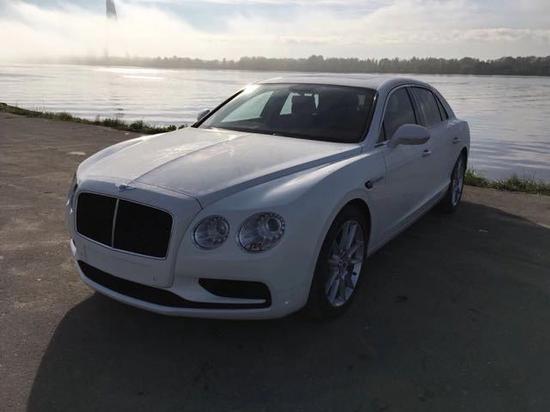 18款宾利飞驰V8S霸气登场 闪耀王者风范