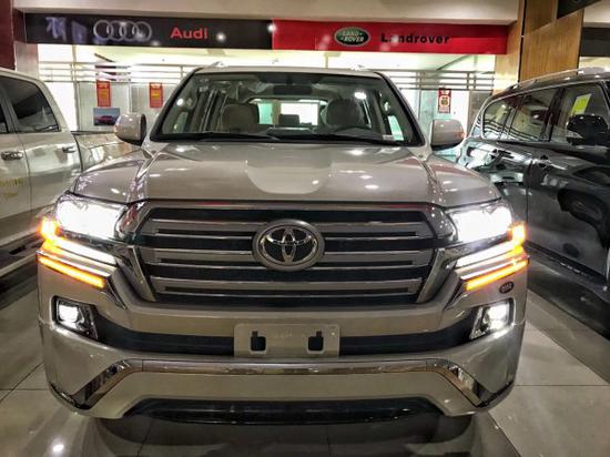 18款丰田酷路泽4000流水大灯 优惠促销