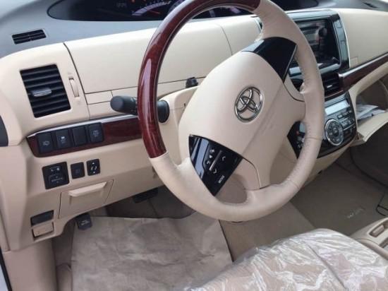 2018款丰田普瑞维亚2.4L家庭商务首选车