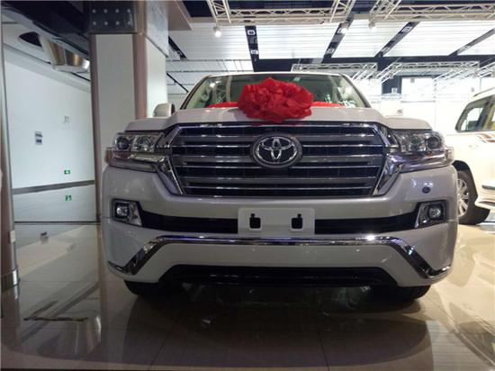 18款酷陆泽4000 陆地巡洋舰现车手可分期