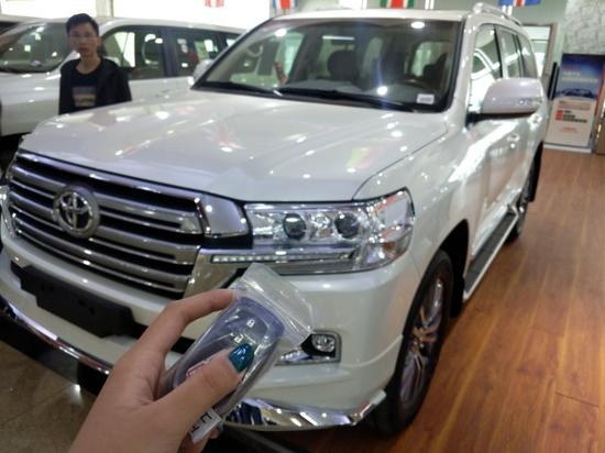 18款中东版酷路泽4000现车加装实拍促销