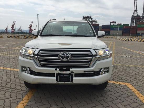 2018款丰田酷路泽4000所勾勒出的轮廓