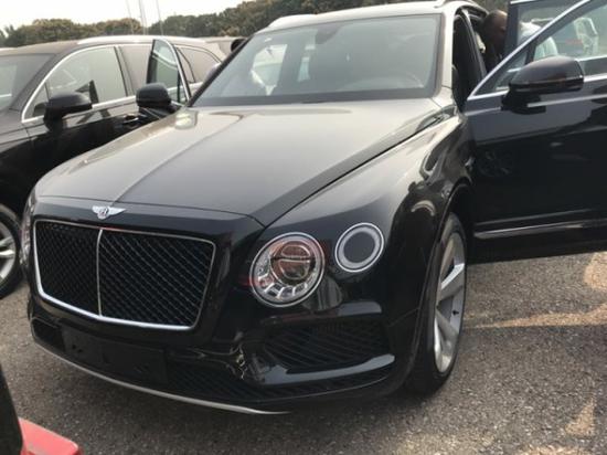 全新宾利添越4.0 大佬级别座驾舒适高端