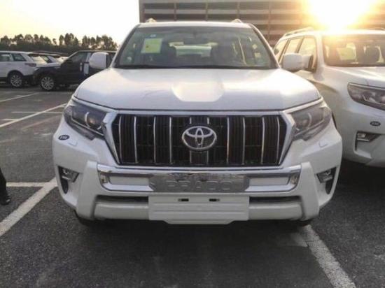 2018款丰田霸道4000 4000内饰更加时尚