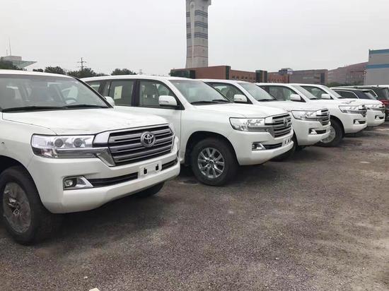 18款丰田酷路泽4000中东版报价天窗后挂