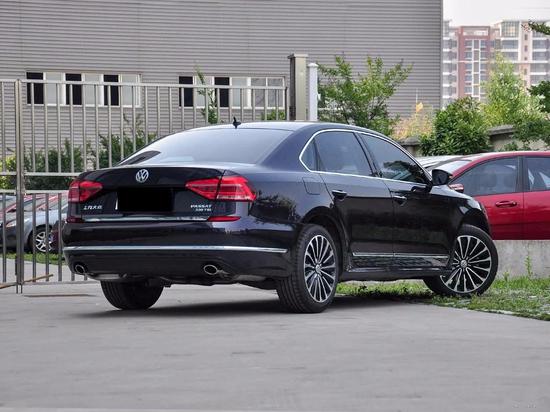 2017款大众帕萨特 1.8T尊荣版最低售价