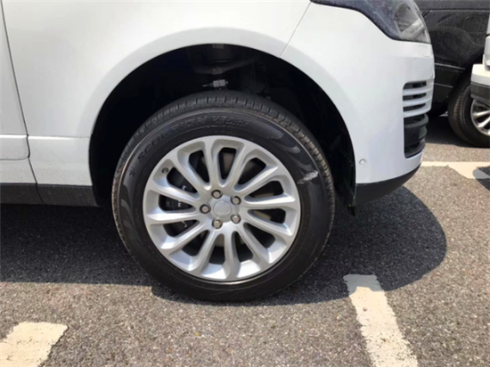 2018款路虎揽胜行政3.0加长版现车钜惠