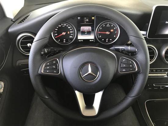 2018款奔驰GLC300配置全景天窗价格特惠