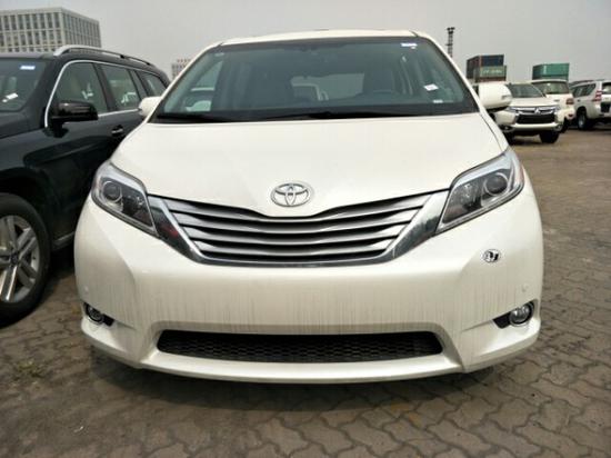 17款丰田塞纳四驱顶配LTD报价全国可分期