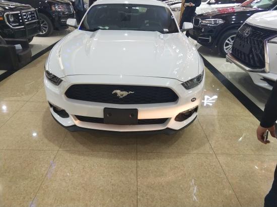 17款墨版福特野马顶配 平民超跑现车实拍